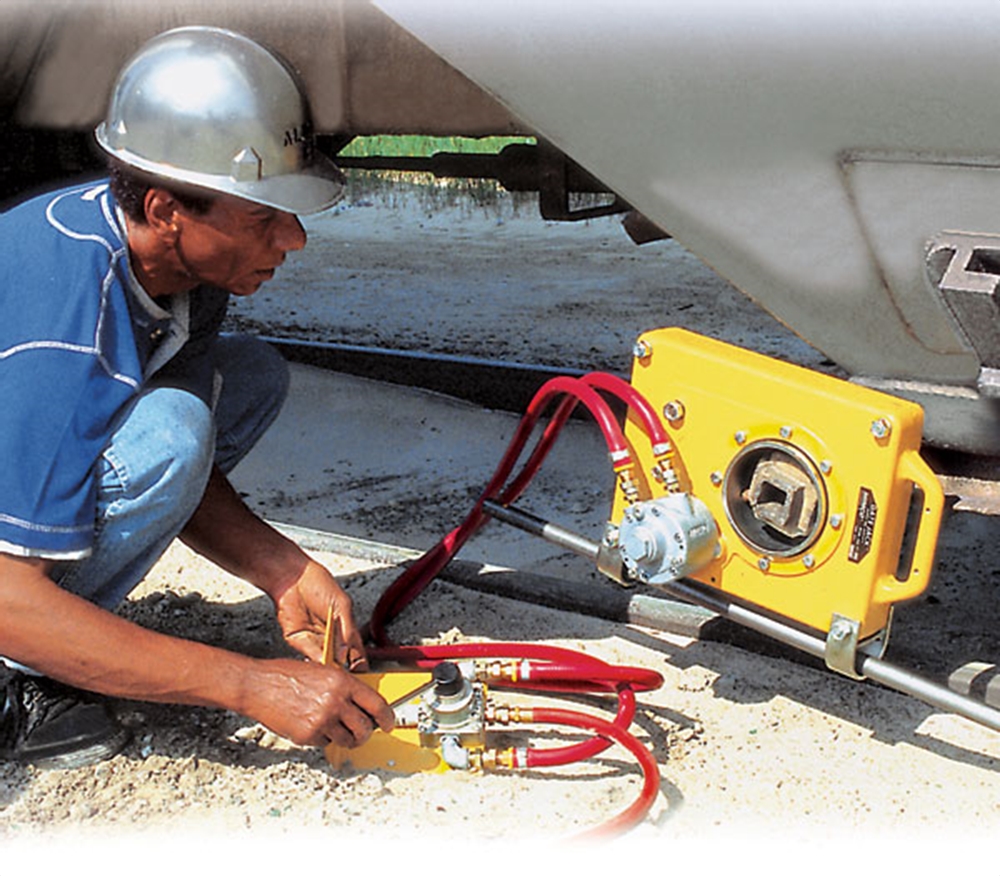 GATE-JACK Pneumatic Gate Opener
Moderate Gate Opening Only
2,000 ft/lbs of output